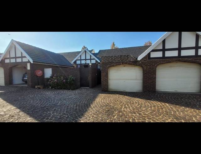 3 BEDROOM TOWNHOUSE FOR SALE IN BRACKENHURST